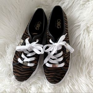 GBG Guess tennis shoes. New without tags